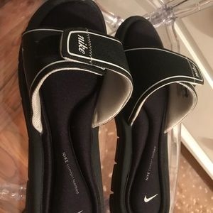Nike slides size 10
